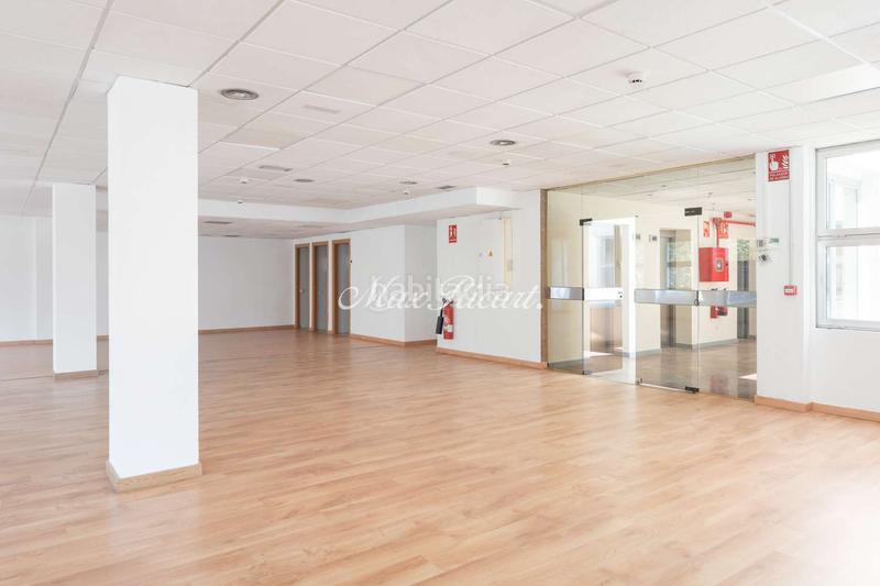 Foto 954db4ea-c039-450d-ad10-b3fb21f731a6. Rent office space with heating parking in La Nova Esquerra de l´Eixample Barcelona