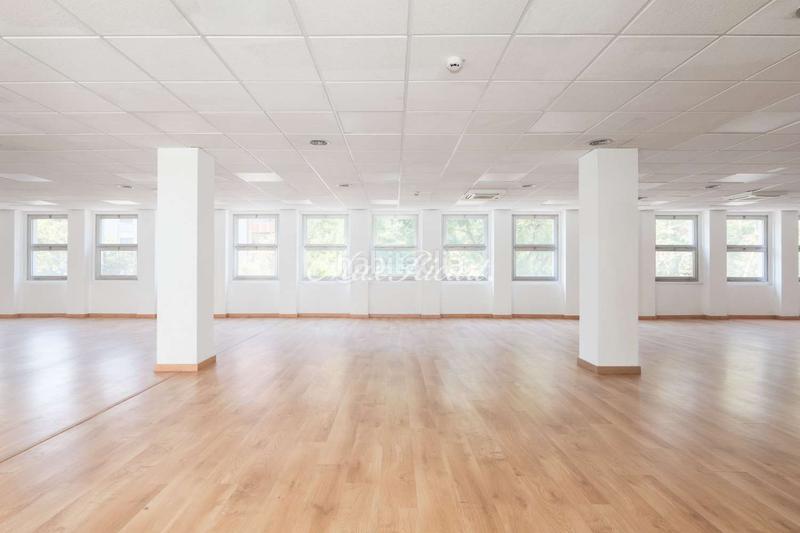 Foto bdb6ce61-2776-428e-abfd-38d0557581d3. Rent office space with heating parking in La Nova Esquerra de l´Eixample Barcelona