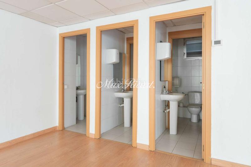 Foto d8a413e5-88c9-4f21-accf-b86330120d24. Rent office space with heating parking in La Nova Esquerra de l´Eixample Barcelona