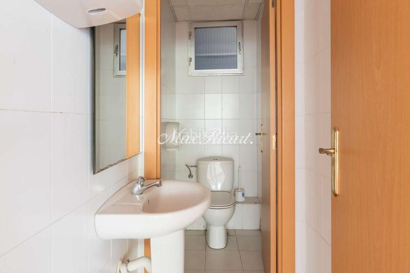 Foto f28fb82c-6132-46be-a24e-b6b6445ca6b7. Rent office space with heating parking in La Nova Esquerra de l´Eixample Barcelona