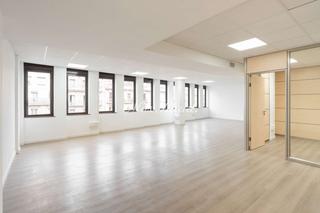 Miete Büro in L´Antiga Esquerra de l´Eixample. Oficina luminosa con amplios ventanales en aragò