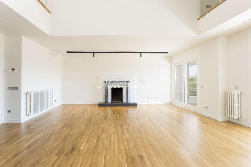 Foto 493a1861-6d82-45d2-93d2-5bb3fc395fe9. Alquiler ático  con piscina privada en bonanova en Barcelona