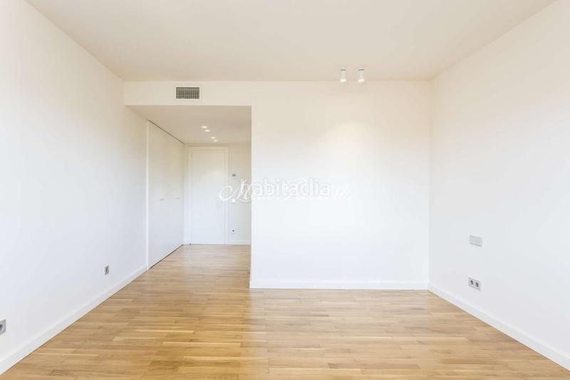 Foto a62cd75c-9bd7-4392-b844-bf7351173478. Alquiler ático  con piscina privada en bonanova en Barcelona