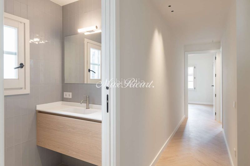 Foto 0ec63f39-d932-493e-85e9-b93ca52fb2bc. Ático magnífico atico de obra nueva a un paso de la rambla 100m en Barcelona