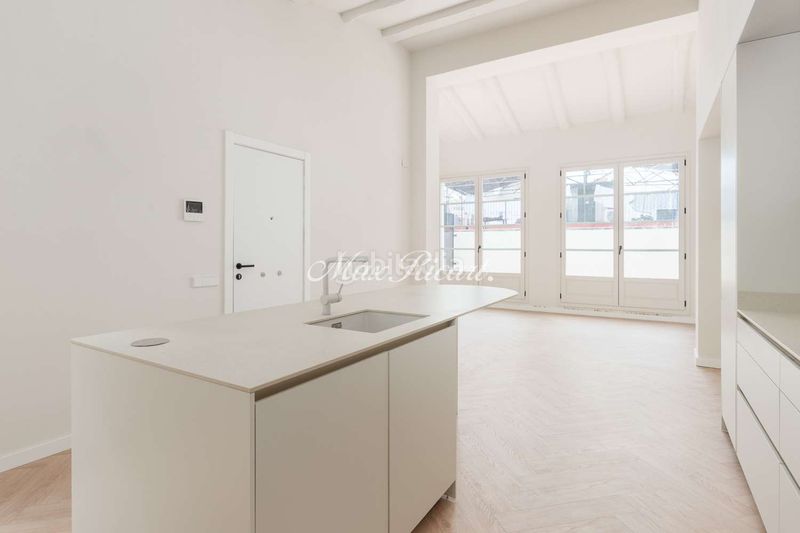 Foto 75b9162b-f037-4269-bf6a-ab85557e7959. Ático magnífico atico de obra nueva a un paso de la rambla 100m en Barcelona