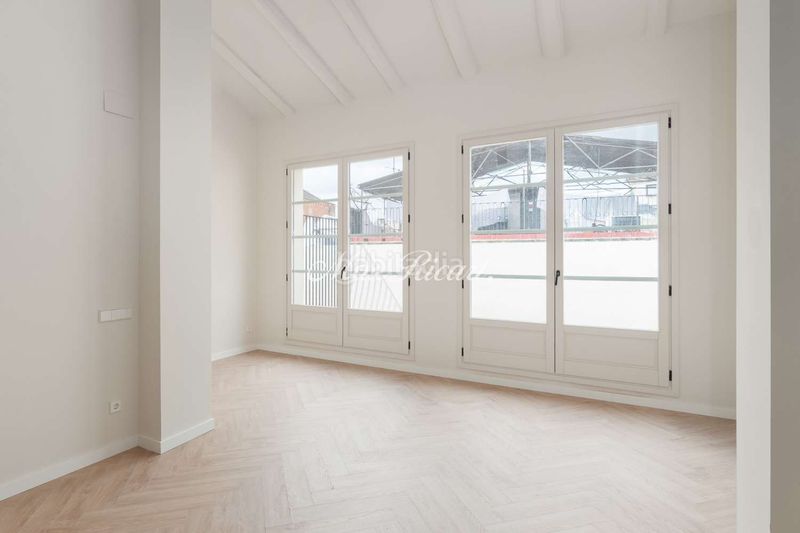Foto ec79b4be-da05-4e27-beaa-bd7f7388bf54. Ático magnífico atico de obra nueva a un paso de la rambla 100m en Barcelona