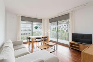 Location Appartement  N/a. Amplio y luminoso piso con terraza en sant josep  hospitalet