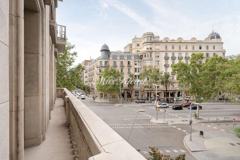 Foto e0e48192-55d8-45da-839a-c8a30f549152. Miete büro mit heizung parking in L´Antiga Esquerra de l´Eixample Barcelona