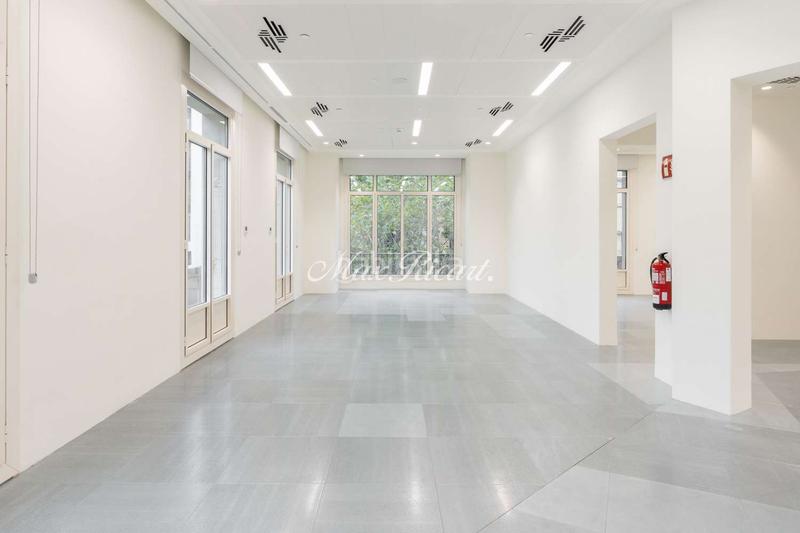 Foto 02457e03-831a-40e6-afd2-cb69f92003bc. Rent office space with heating parking in L´Antiga Esquerra de l´Eixample Barcelona