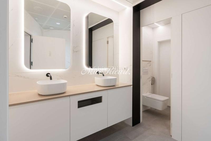 Foto 16623a24-efec-453f-9cec-745210816a80. Rent office space with heating parking in L´Antiga Esquerra de l´Eixample Barcelona