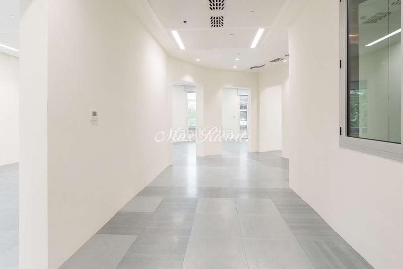 Foto 70e4f1cf-e3ac-435c-b824-93f5ce6b6f39. Rent office space with heating parking in L´Antiga Esquerra de l´Eixample Barcelona