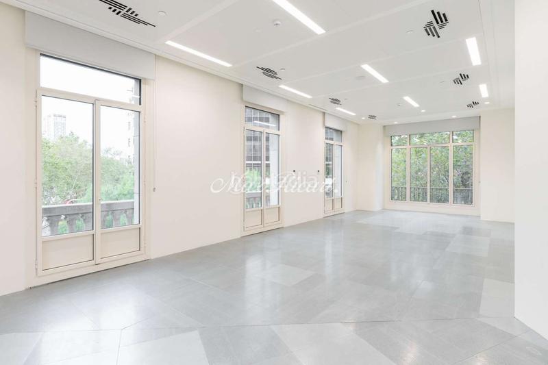 Foto 90bd52e5-0606-4f37-bb4f-f41a40258142. Rent office space with heating parking in L´Antiga Esquerra de l´Eixample Barcelona