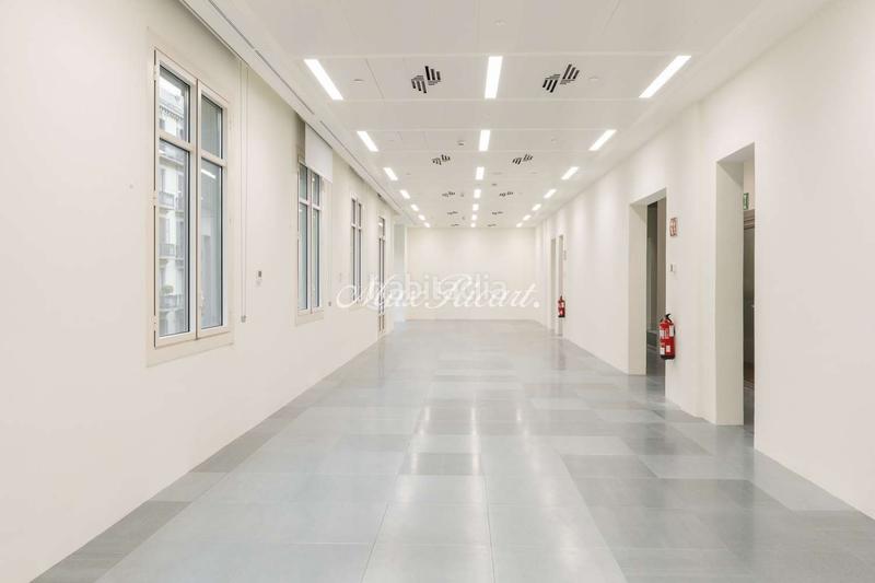 Foto 911a9b63-fbea-43cf-b624-095735e64372. Rent office space with heating parking in L´Antiga Esquerra de l´Eixample Barcelona