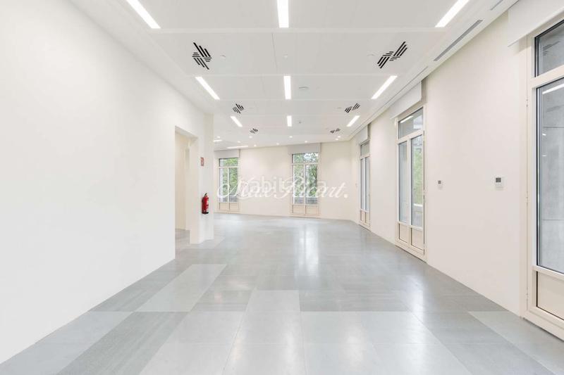 Foto aeaeb3cc-de2f-47a9-b460-5db4e81197ce. Rent office space with heating parking in L´Antiga Esquerra de l´Eixample Barcelona