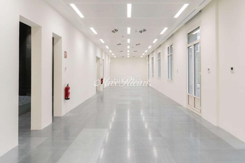 Foto bb28a18e-3571-4d3a-91a3-77dc1b7e689d. Rent office space with heating parking in L´Antiga Esquerra de l´Eixample Barcelona