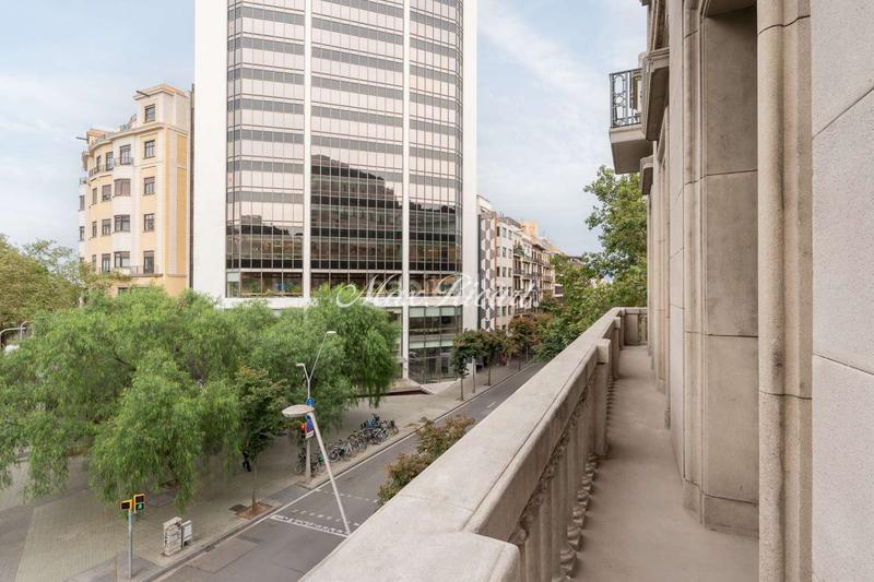 Foto cb23ab2f-6813-46a5-86db-108bfc0e8877. Rent office space with heating parking in L´Antiga Esquerra de l´Eixample Barcelona