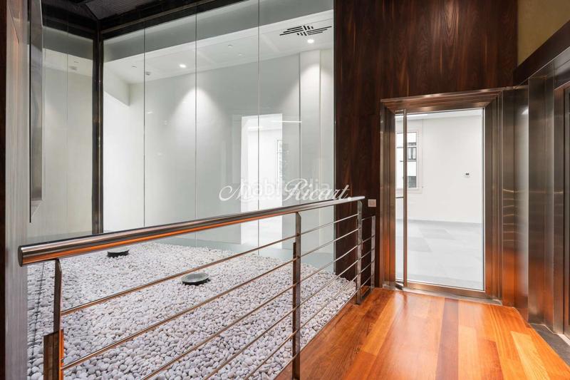 Foto dc08fe1a-c300-420a-8e7d-fc80cf6e9018. Rent office space with heating parking in L´Antiga Esquerra de l´Eixample Barcelona