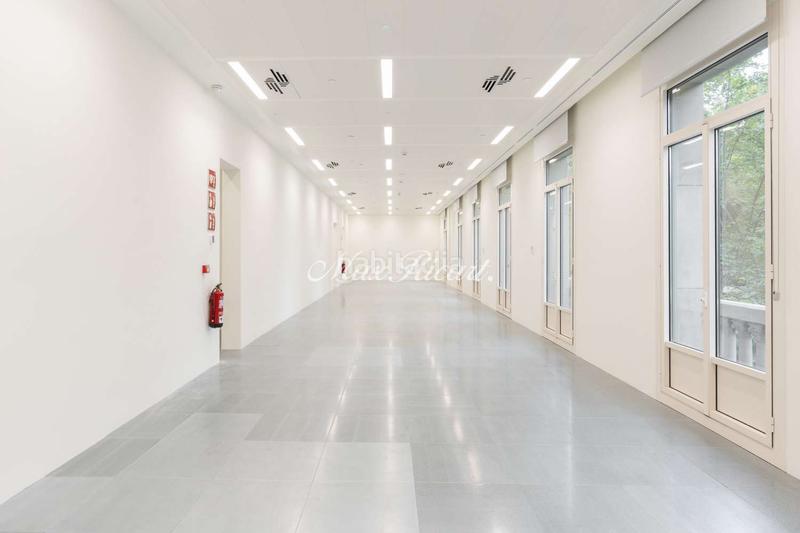 Foto fbf97b53-e40d-4986-a180-c6154e037e2c. Rent office space with heating parking in L´Antiga Esquerra de l´Eixample Barcelona