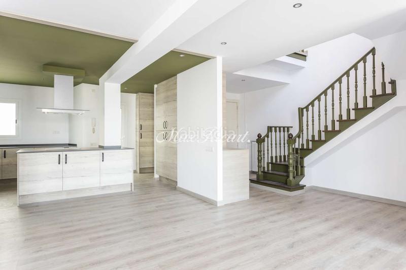 Foto c9fedf27-85c0-46cb-916f-76c60f0ce6a1. Lloguer àtic amb calefacció aparcament a Sant Ramon - Maternitat Barcelona