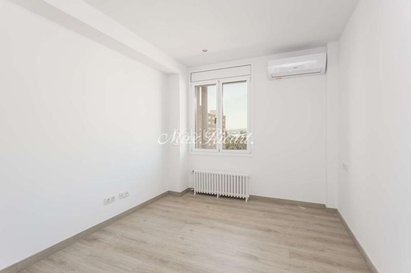 Foto d81db850-41ee-42b2-87e8-a8e2b9ad8722. Lloguer àtic amb calefacció aparcament a Sant Ramon - Maternitat Barcelona