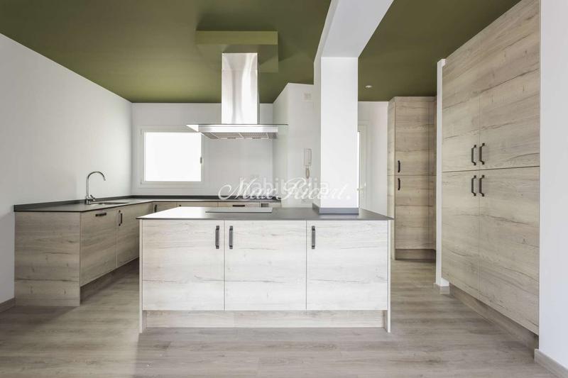 Foto f290c00f-16d7-42db-b209-f8380f07e823. Lloguer àtic amb calefacció aparcament a Sant Ramon - Maternitat Barcelona