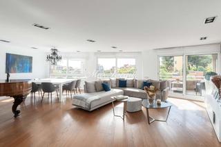 Àtic a Sarrià. Exclusivo y único dúplex con gran terraza y piscina privada en l