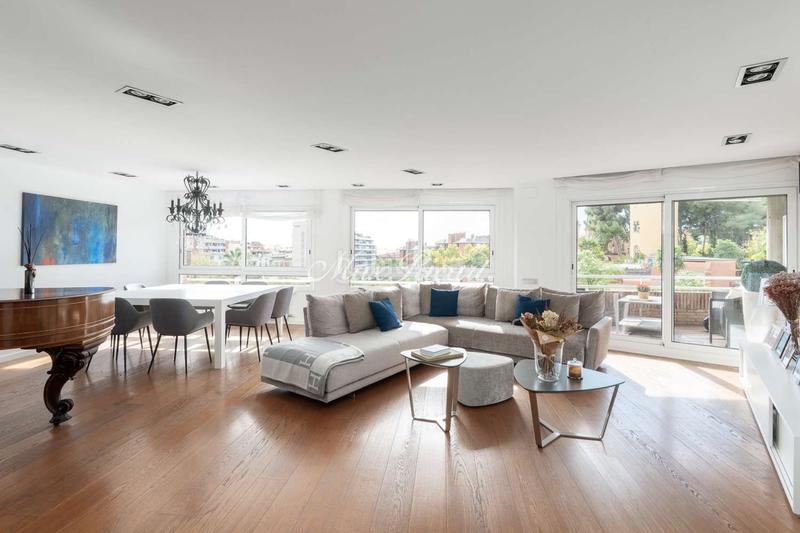 Foto 0c4a37ec-fbb5-48b2-a6b0-92a1832377c7. Attique avec chauffage parking piscine dans Sarrià Barcelona