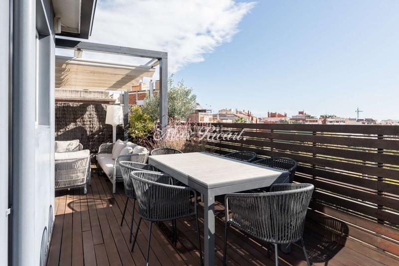 Foto 2e0e1aff-9beb-4c8a-a3d2-7ee1f6364e20. Attique avec chauffage parking piscine dans Sarrià Barcelona