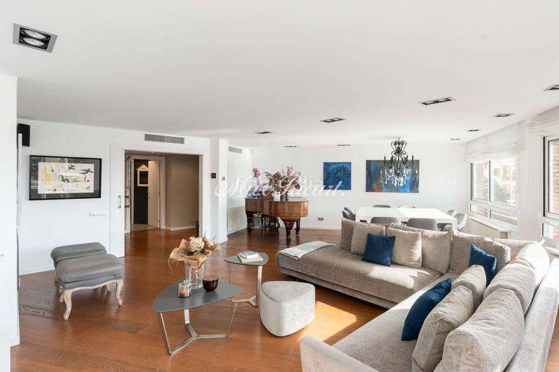 Foto b05fdf87-4568-4f12-a5e6-2a614924c81c. Attique avec chauffage parking piscine dans Sarrià Barcelona