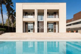 Rent House  N/a. Lujosa casa en primera línea de mar en gavá mar  800m
