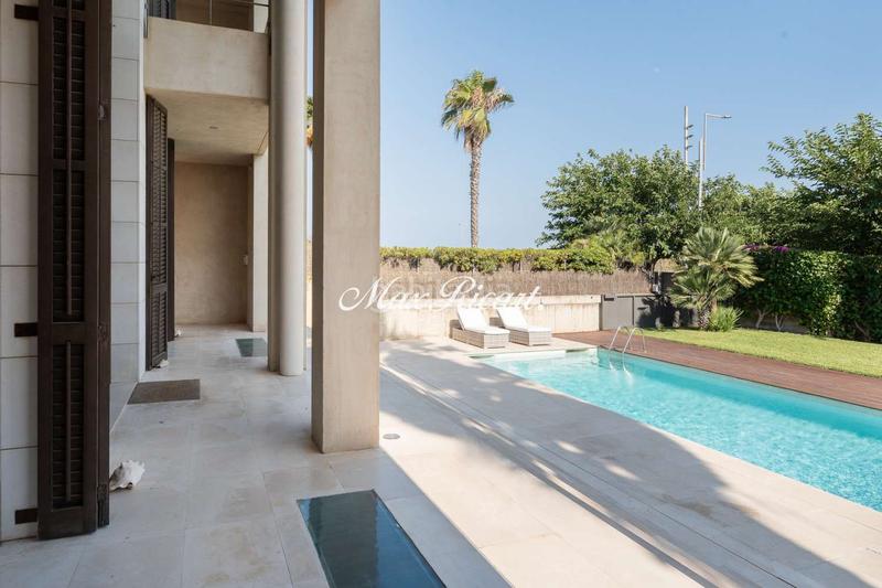 Foto 72889fe7-483b-4e82-8b63-89befbffd967. Miete haus mit heizung parking pool in Gava Mar Gavà