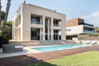 Miete Haus in Gava Mar. Lujosa casa en primera línea de mar en gavá mar