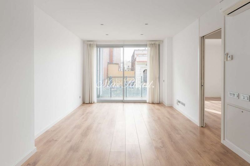 Foto 2545a9b7-3a8d-4862-bb64-3cfcf5251dd2. Pis amb calefacció aparcament a La Nova Esquerra de l´Eixample Barcelona