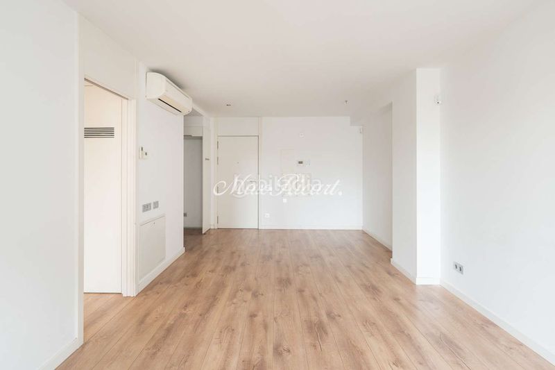 Foto ff88f466-6a6b-4665-a052-e48b1f055c93. Pis amb calefacció aparcament a La Nova Esquerra de l´Eixample Barcelona