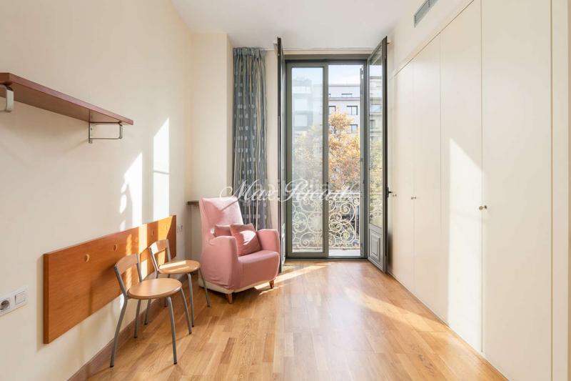 Foto 8b05d2a6-7028-457f-b010-94a981e88b06. Piso  a reformar en eixample 116m2 4 hab en Barcelona