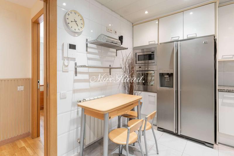 Foto c50e2d26-2474-429e-8662-74781c2fcae6. Piso  a reformar en eixample 116m2 4 hab en Barcelona