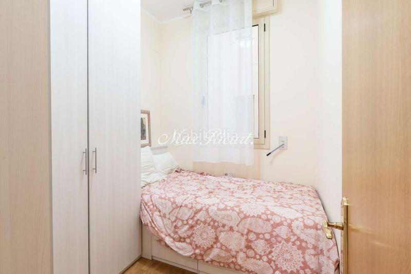 Foto e83c7980-2f79-4333-833e-f6e284335813. Piso  a reformar en eixample 116m2 4 hab en Barcelona