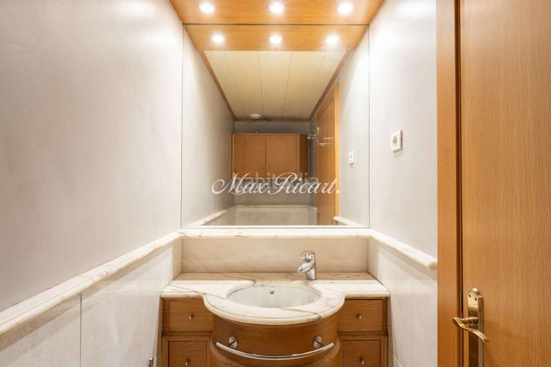 Foto f5b2f0ef-e5a2-49f4-bcc7-5f2d903f8290. Piso  a reformar en eixample 116m2 4 hab en Barcelona