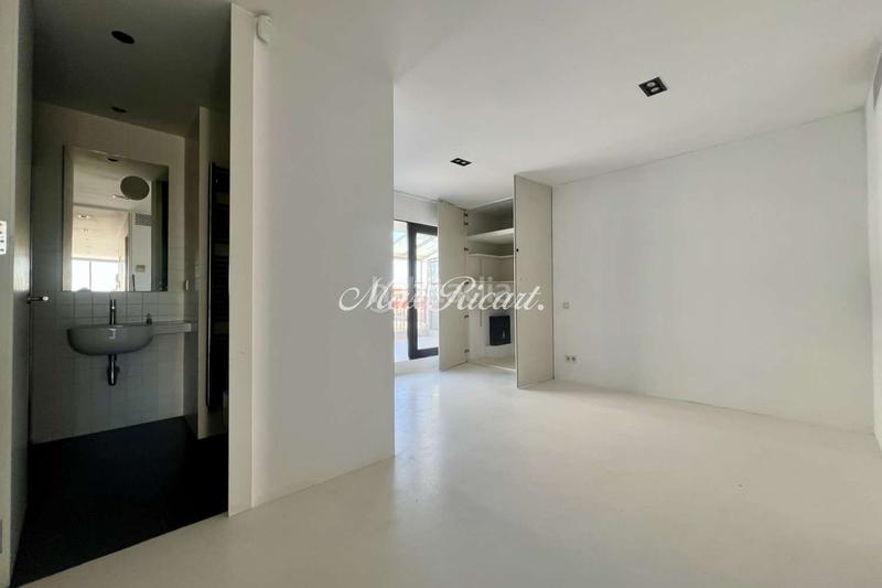 Foto 2d73d747-db28-4446-bb2c-b7f419c0f67a. Alquiler ático  de diseño con dos terrazas privadas en Barcelona