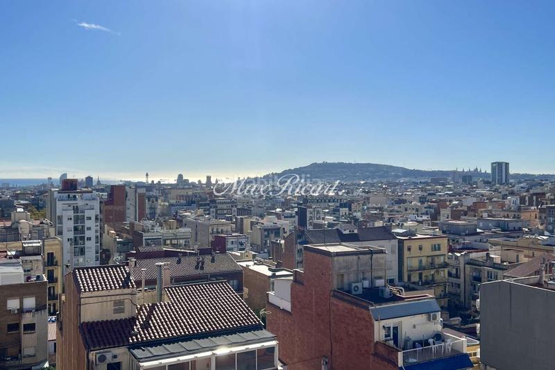 Foto 908a077b-91b8-4154-b190-1e7a4fa19aac. Alquiler ático  de diseño con dos terrazas privadas en Barcelona