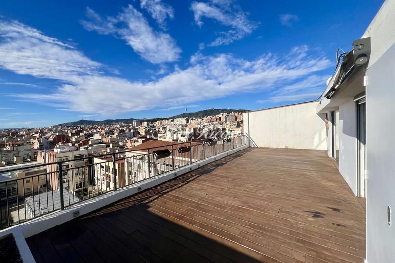 Foto 43633074-4c63-4c55-ae4c-ccd53e0ab6c4. Location attique avec chauffage parking dans Vila de Gràcia Barcelona
