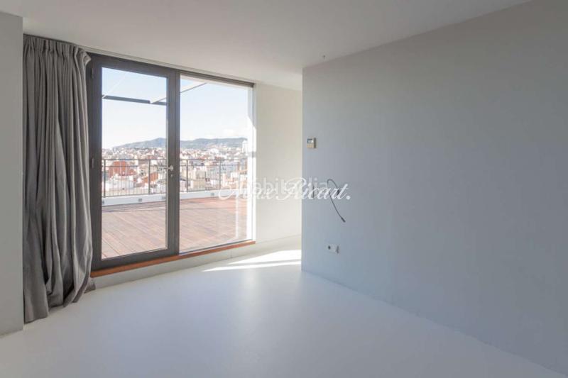 Foto 9cb73428-3dea-4a60-9551-6a5f6c297141. Location attique avec chauffage parking dans Vila de Gràcia Barcelona