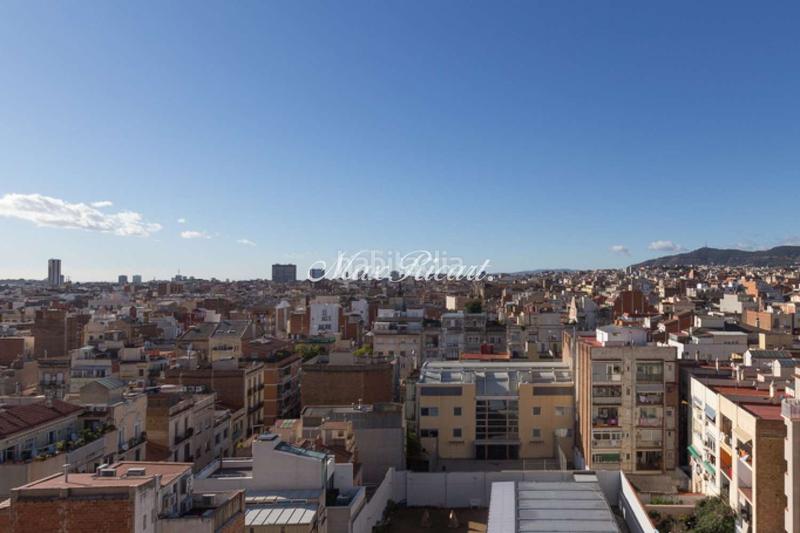 Foto bddb0d2e-c2f5-4f83-aa5d-ca9f9aad3eb6. Location attique avec chauffage parking dans Vila de Gràcia Barcelona