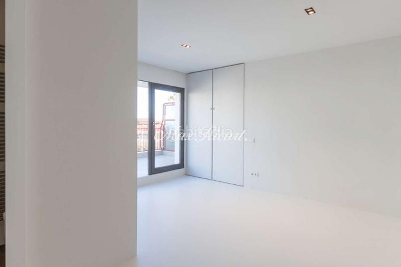 Foto 2174a71d-bc20-4517-9ef9-d85de795ac75. Rent penthouse with heating parking in Vila de Gràcia Barcelona