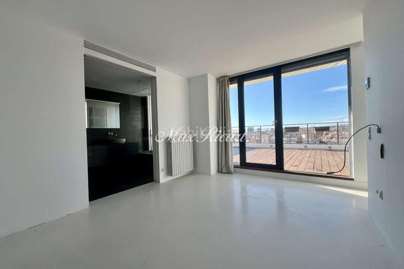 Foto 3fee905d-c904-4b54-a8e0-a746d2b23695. Rent penthouse with heating parking in Vila de Gràcia Barcelona