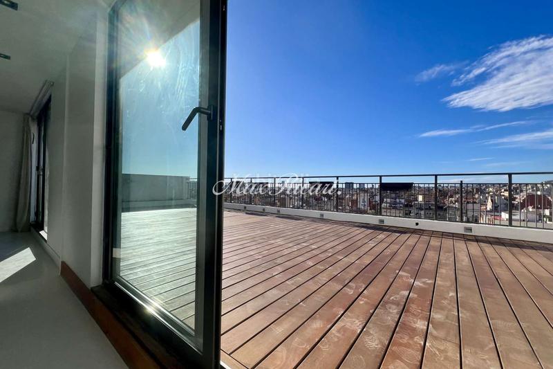 Foto 4edb7278-a8c8-43b4-aaed-20e578c37f61. Rent penthouse with heating parking in Vila de Gràcia Barcelona