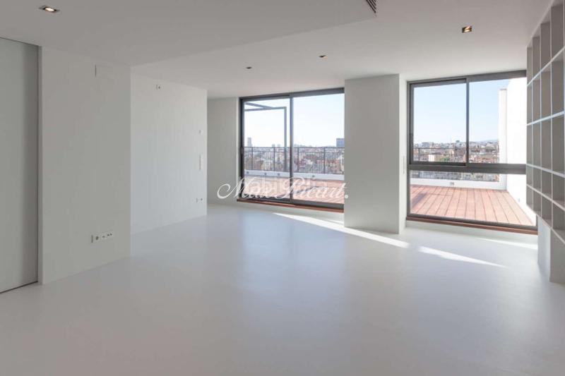 Foto 5cee10d5-7400-4f0f-ac5a-ed4a5320db54. Rent penthouse with heating parking in Vila de Gràcia Barcelona