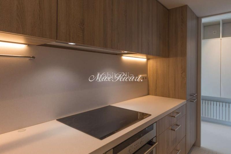 Foto a4a3cb2f-f45a-4758-b2e4-6a16c99f6c91. Rent penthouse with heating parking in Vila de Gràcia Barcelona