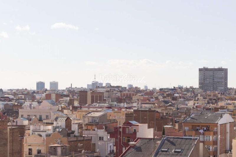 Foto b94e436d-feab-4262-87fd-1839779bf3bd. Rent penthouse with heating parking in Vila de Gràcia Barcelona