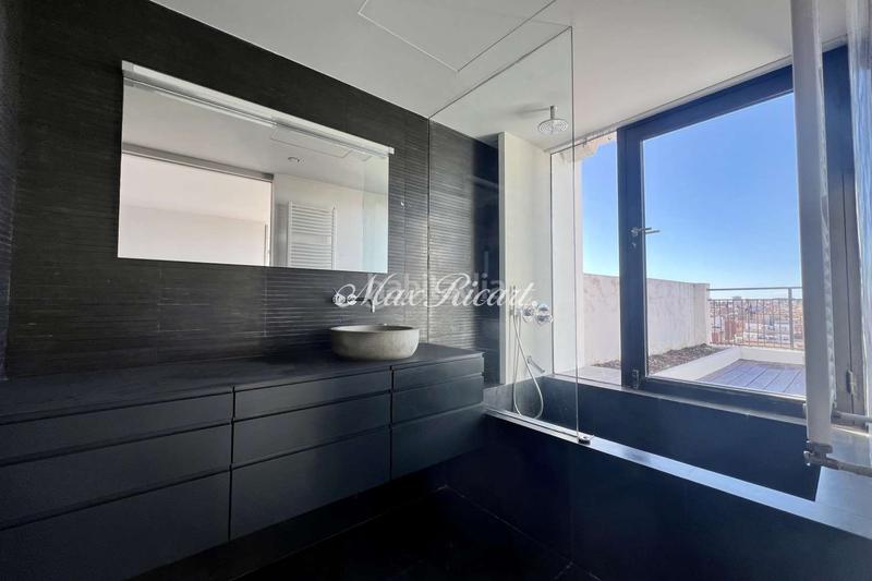 Foto fbe4e254-1f9a-402f-ab5c-b29026960f1f. Rent penthouse with heating parking in Vila de Gràcia Barcelona